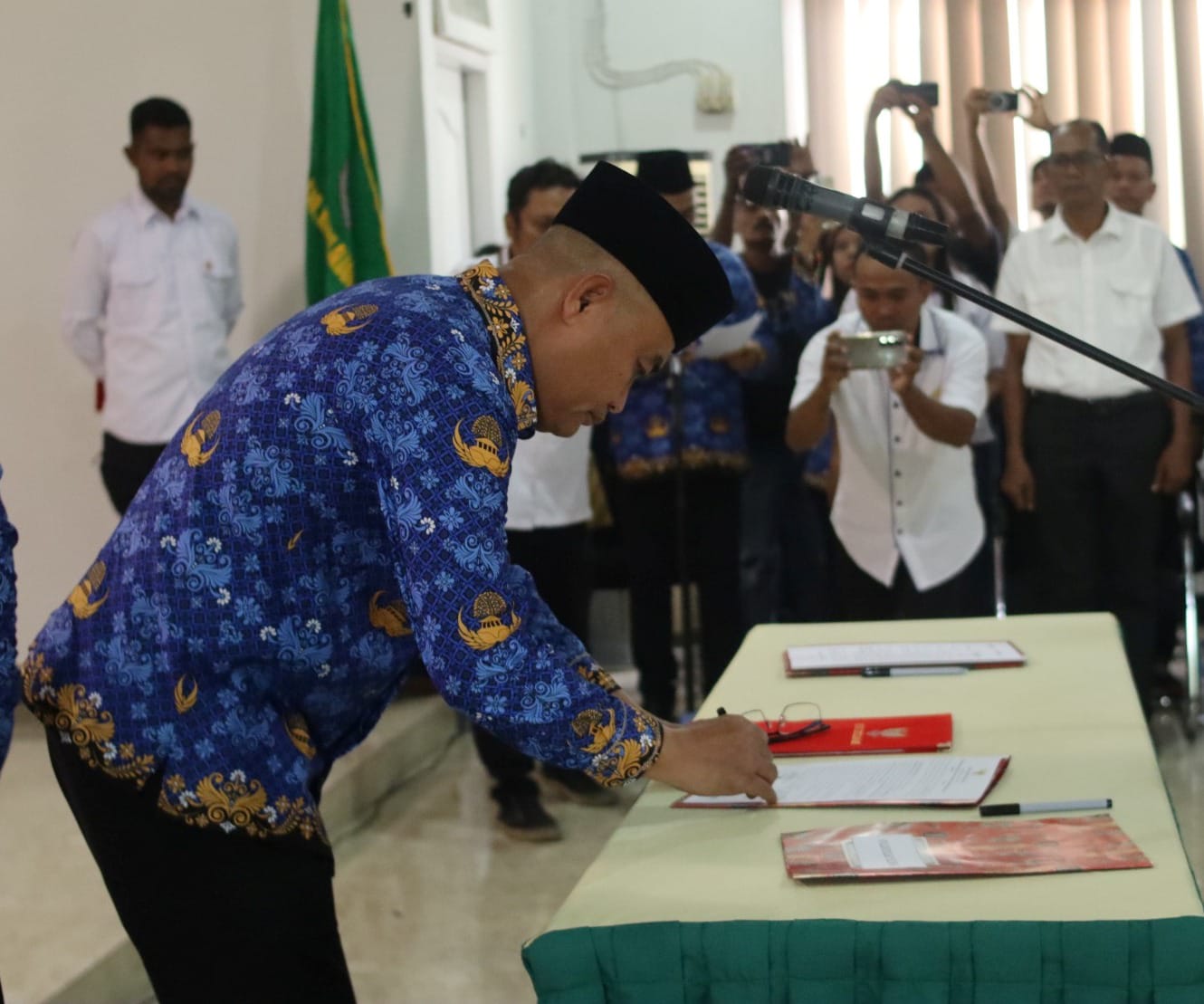 Bupati Kaidel menyampaikan pentingnya etika, moral, dan tanggung jawab dalam menjalankan amanah pemerintahan.