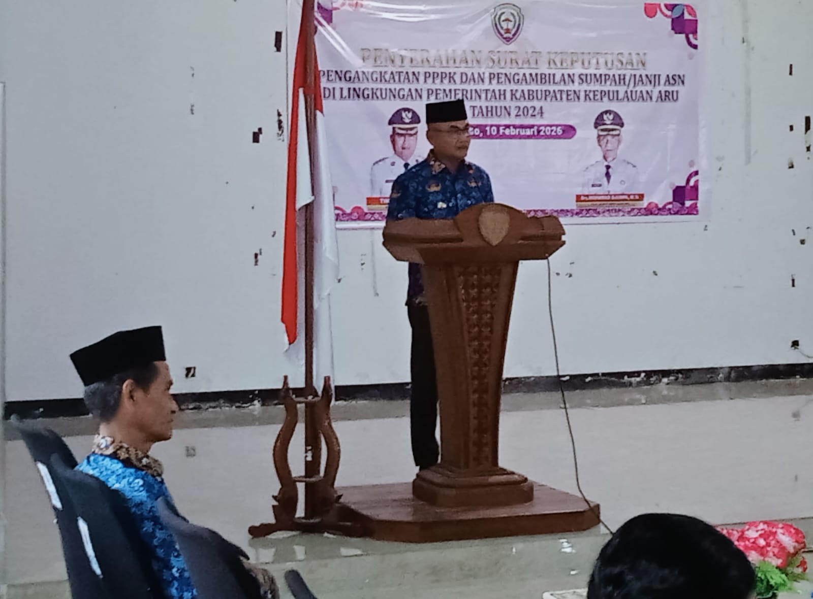 Analisis jabatan di Kabupaten Aru menunjukkan kelebihan tenaga kerja, diarahkan untuk meningkatkan produktivitas.