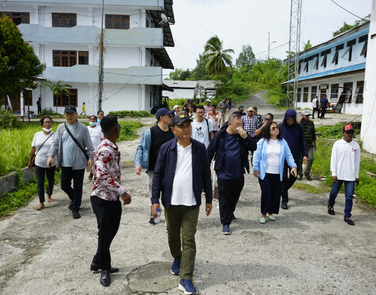 Bupati Aru Kaidel menyambut dua investor di Kepulauan Aru untuk mendorong pertumbuhan ekonomi rakyat