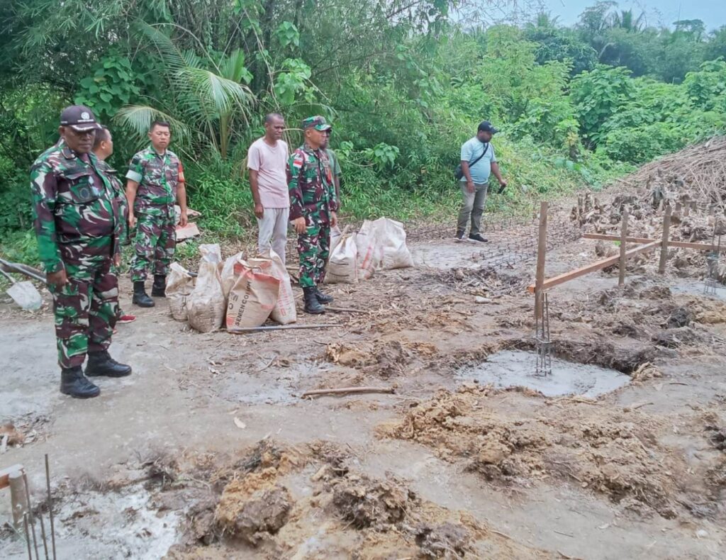 Dansatgas TMMD Kodim 1503/Tual meninjau langsung lokasi sasaran untuk memastikan program capai target.