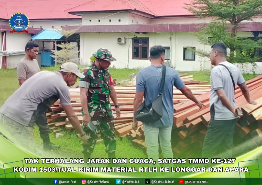 Satgas TMMD Kodim Tual mendistribusikan material ke Longgar Apara dengan penuh perjuangan demi kelancaran pembangunan.