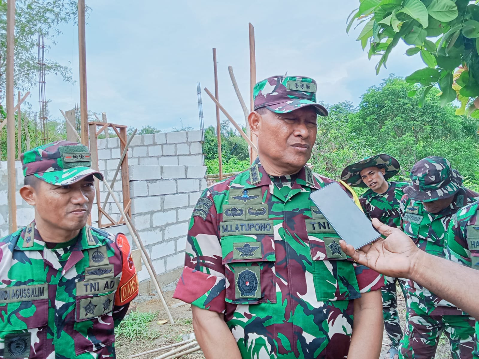 Tim Wasev MabesAD bersama jajaran Kodim 1503/Tual meninjau titik sasaran TMMD ke-127 di Kepulauan Aru.