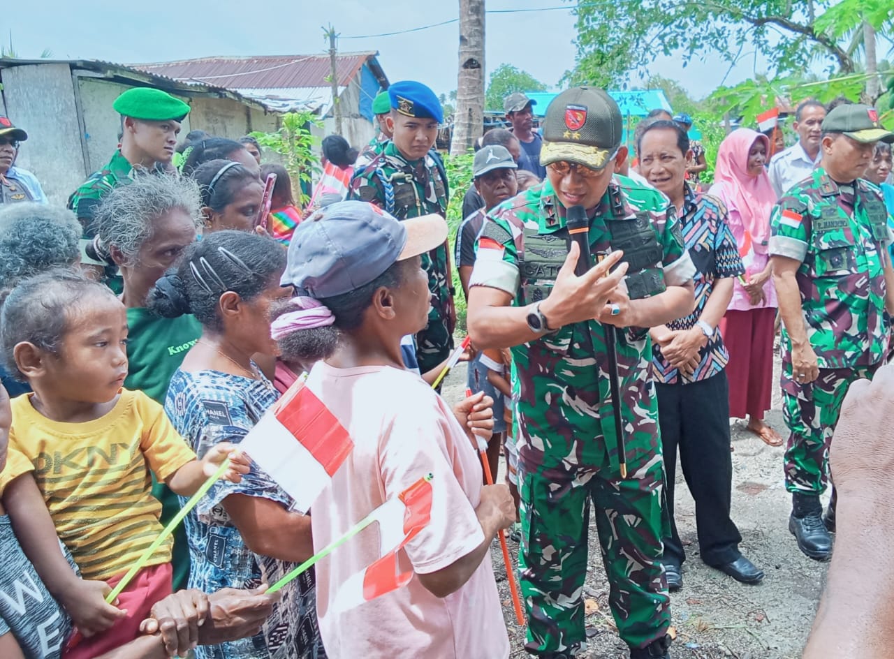Pangdam XV/Pattimura: TNI Pengayom Masyarakat, Berhati Putri Salju