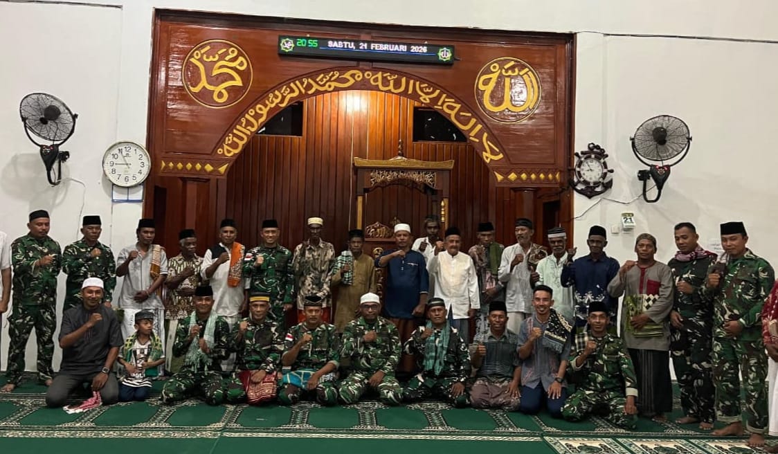 Satgas TMMD Kodim 1503/Tual melaksanakan Safari Ramadhan bersama warga Kepulauan Aru, mempererat silaturahmi melalui sholat tarawih berjamaah.