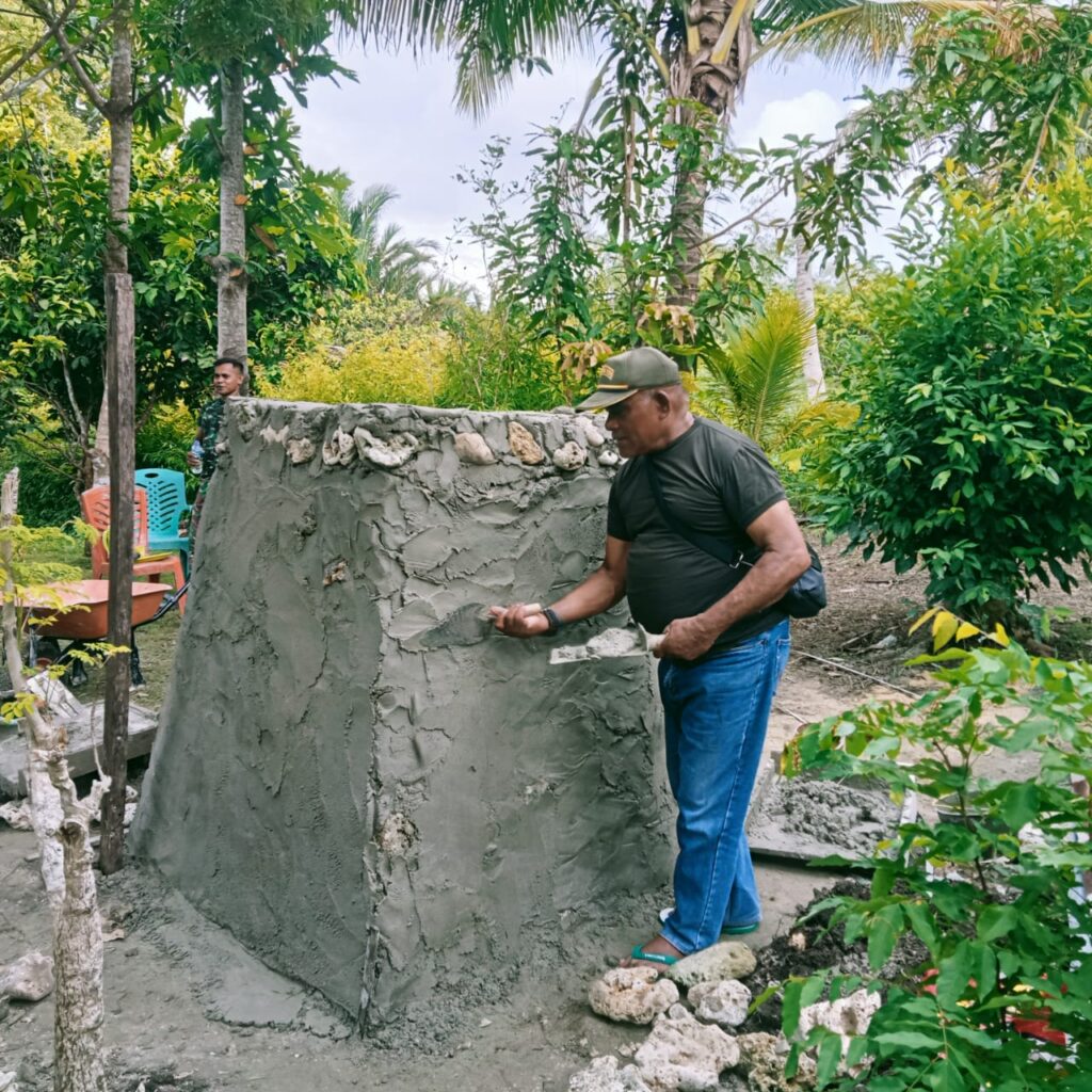 Satgas TMMD bersama warga Kepulauan Aru bersinergi melaksanakan program TMMD ke-127 sesuai rencana.