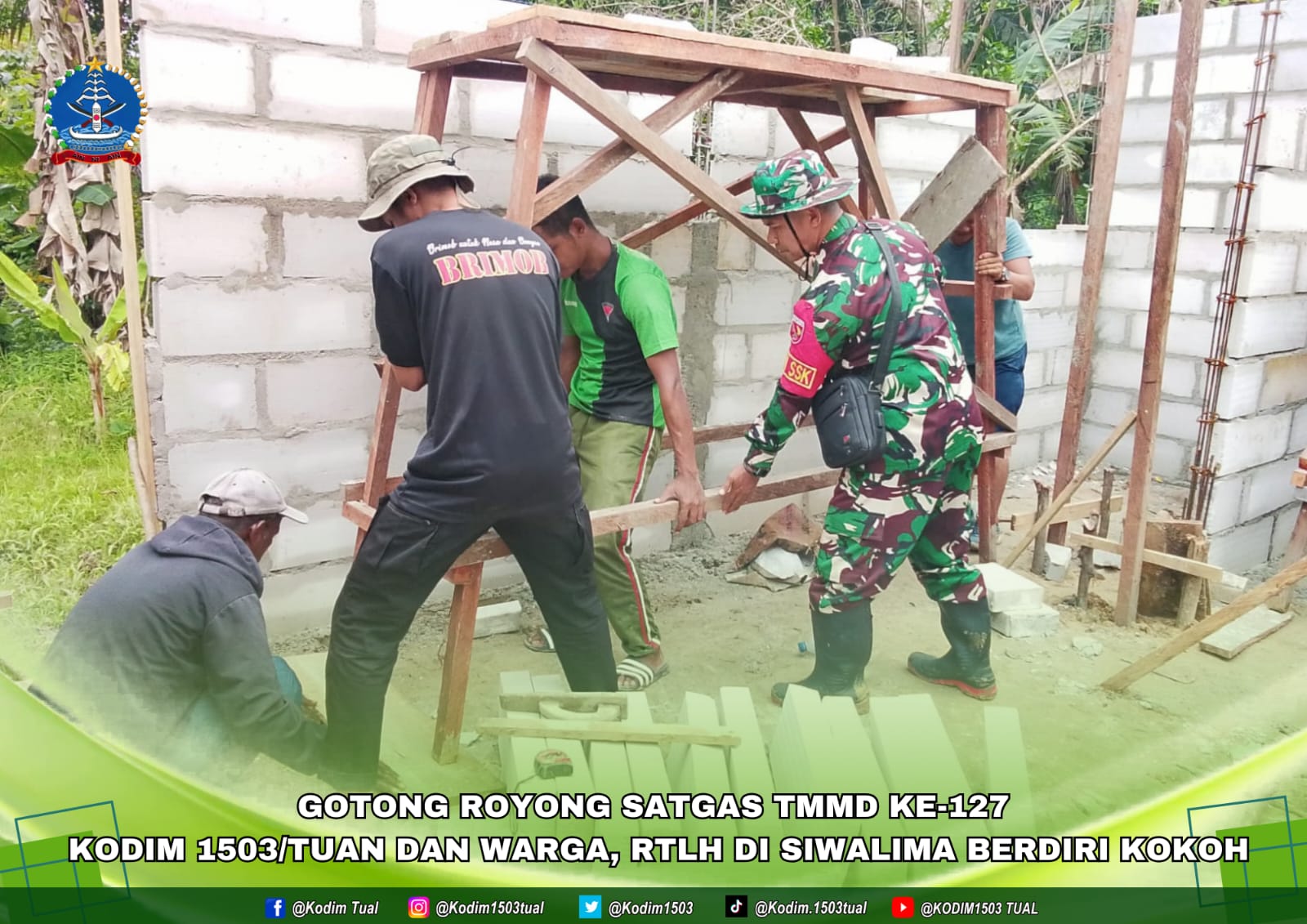 Sinergi Tanpa Batas, Satgas TMMD Kodim Tual Bersama Warga Fokus Penyusunan Bata Ringan Pembangunan RTLH
