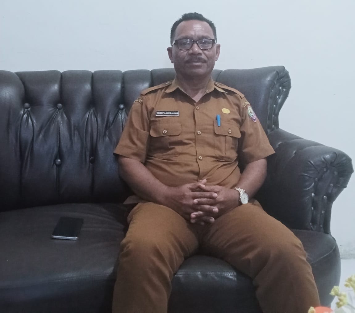 Kepala Dinas PMD Kepulauan Aru memberikan teguran dan peringatan sanksi untuk Kepala Desa yang berada di Dobo.