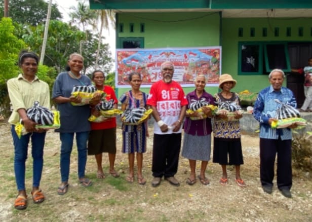 Sambut HUT ke-81 RI, Mananwir Mandibodibo Gelar Bakti Sosial dan Mengajak Masyarakat Papua Jaga Persatuan