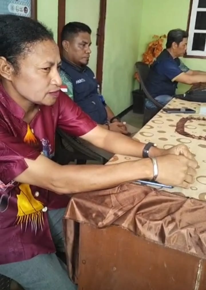 Sambut Mahasiswa KKL IISIP YAPIS, Kepala Kampung Waryesi Komitmen Kawal Program Hingga Selesai