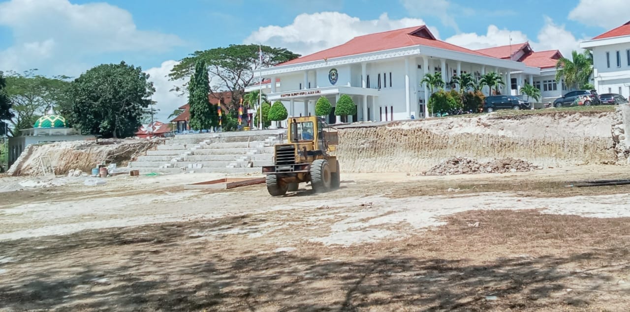 Meski Terkendala, Proyek Landscape Kantor Bupati Aru Dikebut Mengejar Target HUT RI ke-81