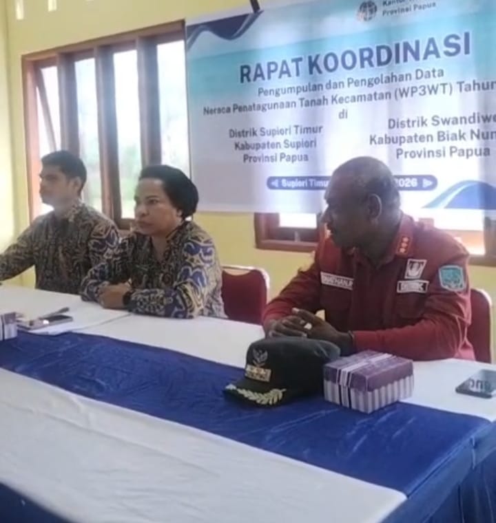 Suasana Rapat Koordinasi Pengumpulan dan Pengolahan Data Neraca Penatagunaan Tanah di Distrik Supiori Timur dan Distrik Swandiwe.